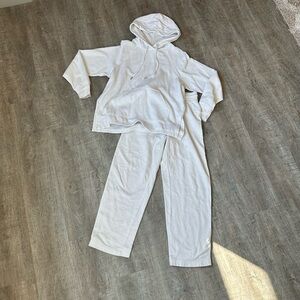 H&M white sweatshirt and sweatpants